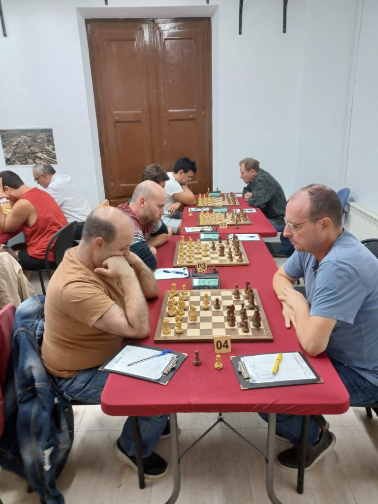 El I Obert Vila de Montblanc agafa embranzida amb sis jugadors al capdavant després de la segona ronda